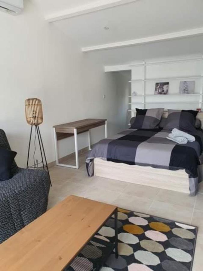… Et La Fourmi Villa Saumane-de-Vaucluse Luaran gambar